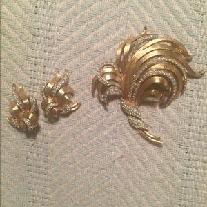Vintage earring and brooch set